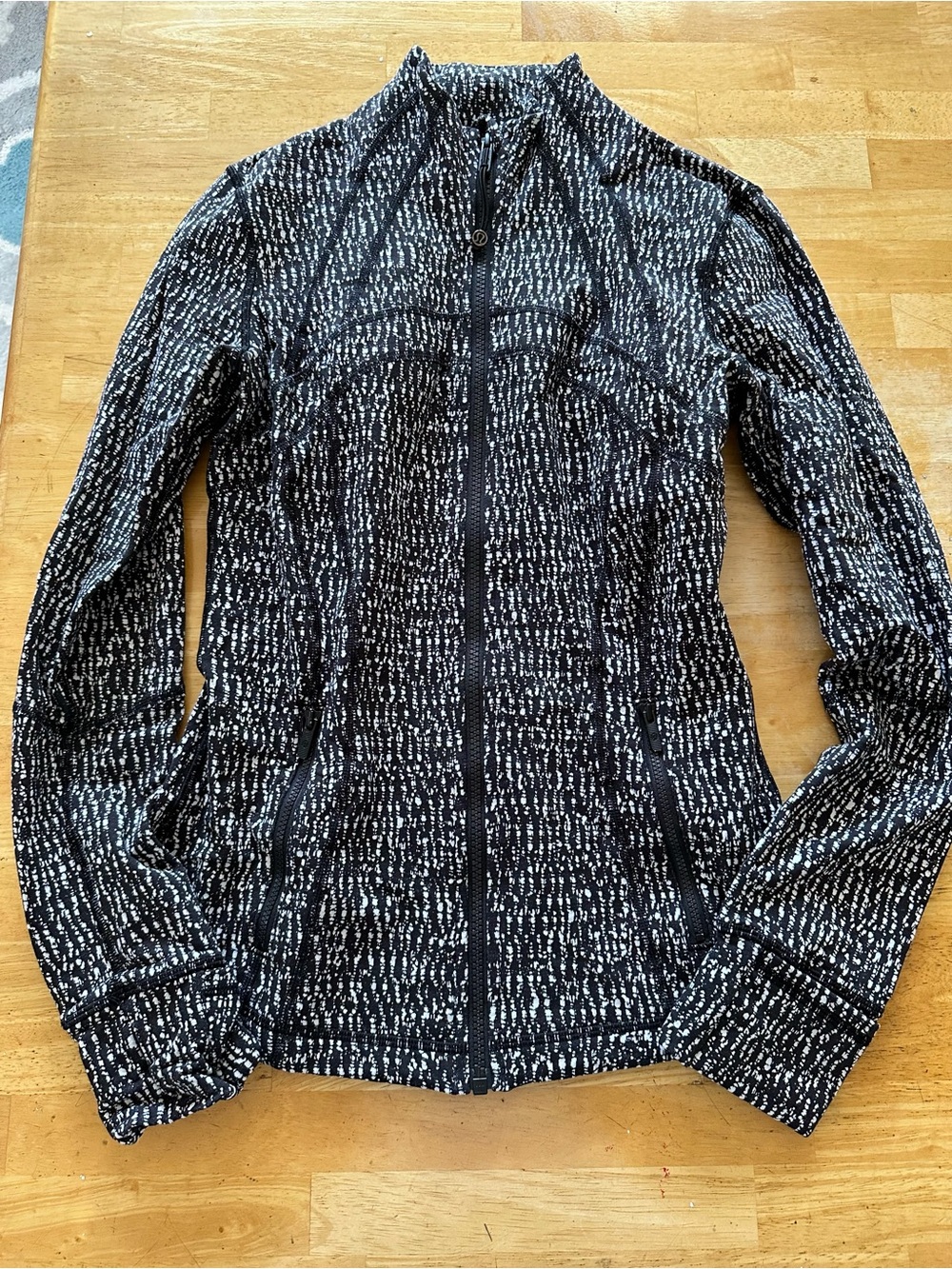 Lululemon define jacket size 6